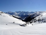 SKIALPINISTICK ELDORDO, Tahle parta veden Hanzem a Salmkem mla neskutenou kliku na poas... Spousta snhu, slunce, lavin i nastoupanch vkovch metr a vypitch kvasnic. Tahle partika si poradila se vm, vetn nro - fotografie 69