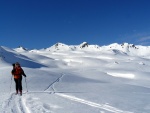 SKIALPINISTICK ELDORDO, Tahle parta veden Hanzem a Salmkem mla neskutenou kliku na poas... Spousta snhu, slunce, lavin i nastoupanch vkovch metr a vypitch kvasnic. Tahle partika si poradila se vm, vetn nro - fotografie 86