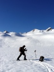 SKIALPINISTICK ELDORDO, Tahle parta veden Hanzem a Salmkem mla neskutenou kliku na poas... Spousta snhu, slunce, lavin i nastoupanch vkovch metr a vypitch kvasnic. Tahle partika si poradila se vm, vetn nro - fotografie 89