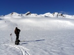 SKIALPINISTICK ELDORDO, Tahle parta veden Hanzem a Salmkem mla neskutenou kliku na poas... Spousta snhu, slunce, lavin i nastoupanch vkovch metr a vypitch kvasnic. Tahle partika si poradila se vm, vetn nro - fotografie 90