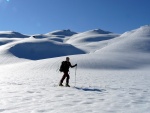 SKIALPINISTICK ELDORDO, Tahle parta veden Hanzem a Salmkem mla neskutenou kliku na poas... Spousta snhu, slunce, lavin i nastoupanch vkovch metr a vypitch kvasnic. Tahle partika si poradila se vm, vetn nro - fotografie 91