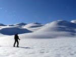 SKIALPINISTICK ELDORDO, Tahle parta veden Hanzem a Salmkem mla neskutenou kliku na poas... Spousta snhu, slunce, lavin i nastoupanch vkovch metr a vypitch kvasnic. Tahle partika si poradila se vm, vetn nro - fotografie 99