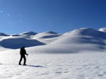 SKIALPINISTICK ELDORDO, Tahle parta veden Hanzem a Salmkem mla neskutenou kliku na poas... Spousta snhu, slunce, lavin i nastoupanch vkovch metr a vypitch kvasnic. Tahle partika si poradila se vm, vetn nro - fotografie 99