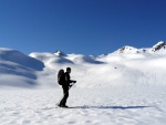 SKIALPINISTICK ELDORDO, Tahle parta veden Hanzem a Salmkem mla neskutenou kliku na poas... Spousta snhu, slunce, lavin i nastoupanch vkovch metr a vypitch kvasnic. Tahle partika si poradila se vm, vetn nro - fotografie 100