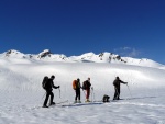 SKIALPINISTICK ELDORDO, Tahle parta veden Hanzem a Salmkem mla neskutenou kliku na poas... Spousta snhu, slunce, lavin i nastoupanch vkovch metr a vypitch kvasnic. Tahle partika si poradila se vm, vetn nro - fotografie 102