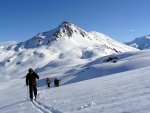 SKIALPINISTICK ELDORDO, Tahle parta veden Hanzem a Salmkem mla neskutenou kliku na poas... Spousta snhu, slunce, lavin i nastoupanch vkovch metr a vypitch kvasnic. Tahle partika si poradila se vm, vetn nro - fotografie 103