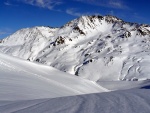 SKIALPINISTICK ELDORDO, Tahle parta veden Hanzem a Salmkem mla neskutenou kliku na poas... Spousta snhu, slunce, lavin i nastoupanch vkovch metr a vypitch kvasnic. Tahle partika si poradila se vm, vetn nro - fotografie 108