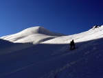 SKIALPINISTICK ELDORDO, Tahle parta veden Hanzem a Salmkem mla neskutenou kliku na poas... Spousta snhu, slunce, lavin i nastoupanch vkovch metr a vypitch kvasnic. Tahle partika si poradila se vm, vetn nro - fotografie 123