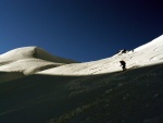 SKIALPINISTICK ELDORDO, Tahle parta veden Hanzem a Salmkem mla neskutenou kliku na poas... Spousta snhu, slunce, lavin i nastoupanch vkovch metr a vypitch kvasnic. Tahle partika si poradila se vm, vetn nro - fotografie 128