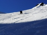 SKIALPINISTICK ELDORDO, Tahle parta veden Hanzem a Salmkem mla neskutenou kliku na poas... Spousta snhu, slunce, lavin i nastoupanch vkovch metr a vypitch kvasnic. Tahle partika si poradila se vm, vetn nro - fotografie 133