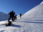 SKIALPINISTICK ELDORDO, Tahle parta veden Hanzem a Salmkem mla neskutenou kliku na poas... Spousta snhu, slunce, lavin i nastoupanch vkovch metr a vypitch kvasnic. Tahle partika si poradila se vm, vetn nro - fotografie 142