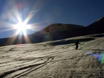 SKIALPINISTICK ELDORDO, Tahle parta veden Hanzem a Salmkem mla neskutenou kliku na poas... Spousta snhu, slunce, lavin i nastoupanch vkovch metr a vypitch kvasnic. Tahle partika si poradila se vm, vetn nro - fotografie 169