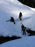 SKIALPINISTICK ELDORDO, Tahle parta veden Hanzem a Salmkem mla neskutenou kliku na poas... Spousta snhu, slunce, lavin i nastoupanch vkovch metr a vypitch kvasnic. Tahle partika si poradila se vm, vetn nro - fotografie 172