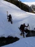 SKIALPINISTICK ELDORDO, Tahle parta veden Hanzem a Salmkem mla neskutenou kliku na poas... Spousta snhu, slunce, lavin i nastoupanch vkovch metr a vypitch kvasnic. Tahle partika si poradila se vm, vetn nro - fotografie 174