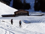 SKIALPINISTICK ELDORDO, Tahle parta veden Hanzem a Salmkem mla neskutenou kliku na poas... Spousta snhu, slunce, lavin i nastoupanch vkovch metr a vypitch kvasnic. Tahle partika si poradila se vm, vetn nro - fotografie 176