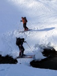 SKIALPINISTICK ELDORDO, Tahle parta veden Hanzem a Salmkem mla neskutenou kliku na poas... Spousta snhu, slunce, lavin i nastoupanch vkovch metr a vypitch kvasnic. Tahle partika si poradila se vm, vetn nro - fotografie 180