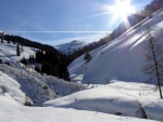 SKIALPINISTICK ELDORDO, Tahle parta veden Hanzem a Salmkem mla neskutenou kliku na poas... Spousta snhu, slunce, lavin i nastoupanch vkovch metr a vypitch kvasnic. Tahle partika si poradila se vm, vetn nro - fotografie 182