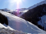 SKIALPINISTICK ELDORDO, Tahle parta veden Hanzem a Salmkem mla neskutenou kliku na poas... Spousta snhu, slunce, lavin i nastoupanch vkovch metr a vypitch kvasnic. Tahle partika si poradila se vm, vetn nro - fotografie 189