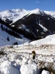 SKIALPINISTICK ELDORDO, Tahle parta veden Hanzem a Salmkem mla neskutenou kliku na poas... Spousta snhu, slunce, lavin i nastoupanch vkovch metr a vypitch kvasnic. Tahle partika si poradila se vm, vetn nro - fotografie 196