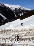 SKIALPINISTICK ELDORDO, Tahle parta veden Hanzem a Salmkem mla neskutenou kliku na poas... Spousta snhu, slunce, lavin i nastoupanch vkovch metr a vypitch kvasnic. Tahle partika si poradila se vm, vetn nro - fotografie 199