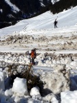 SKIALPINISTICK ELDORDO, Tahle parta veden Hanzem a Salmkem mla neskutenou kliku na poas... Spousta snhu, slunce, lavin i nastoupanch vkovch metr a vypitch kvasnic. Tahle partika si poradila se vm, vetn nro - fotografie 200