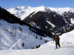 SKIALPINISTICK ELDORDO, Tahle parta veden Hanzem a Salmkem mla neskutenou kliku na poas... Spousta snhu, slunce, lavin i nastoupanch vkovch metr a vypitch kvasnic. Tahle partika si poradila se vm, vetn nro - fotografie 201