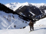 SKIALPINISTICK ELDORDO, Tahle parta veden Hanzem a Salmkem mla neskutenou kliku na poas... Spousta snhu, slunce, lavin i nastoupanch vkovch metr a vypitch kvasnic. Tahle partika si poradila se vm, vetn nro - fotografie 202