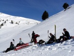 SKIALPINISTICK ELDORDO, Tahle parta veden Hanzem a Salmkem mla neskutenou kliku na poas... Spousta snhu, slunce, lavin i nastoupanch vkovch metr a vypitch kvasnic. Tahle partika si poradila se vm, vetn nro - fotografie 206