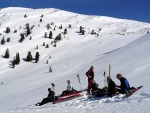 SKIALPINISTICK ELDORDO, Tahle parta veden Hanzem a Salmkem mla neskutenou kliku na poas... Spousta snhu, slunce, lavin i nastoupanch vkovch metr a vypitch kvasnic. Tahle partika si poradila se vm, vetn nro - fotografie 207