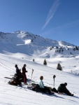 SKIALPINISTICK ELDORDO, Tahle parta veden Hanzem a Salmkem mla neskutenou kliku na poas... Spousta snhu, slunce, lavin i nastoupanch vkovch metr a vypitch kvasnic. Tahle partika si poradila se vm, vetn nro - fotografie 209