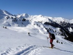 SKIALPINISTICK ELDORDO, Tahle parta veden Hanzem a Salmkem mla neskutenou kliku na poas... Spousta snhu, slunce, lavin i nastoupanch vkovch metr a vypitch kvasnic. Tahle partika si poradila se vm, vetn nro - fotografie 212