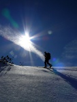 SKIALPINISTICK ELDORDO, Tahle parta veden Hanzem a Salmkem mla neskutenou kliku na poas... Spousta snhu, slunce, lavin i nastoupanch vkovch metr a vypitch kvasnic. Tahle partika si poradila se vm, vetn nro - fotografie 214