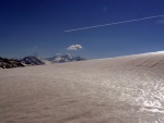 SKIALPINISTICK ELDORDO, Tahle parta veden Hanzem a Salmkem mla neskutenou kliku na poas... Spousta snhu, slunce, lavin i nastoupanch vkovch metr a vypitch kvasnic. Tahle partika si poradila se vm, vetn nro - fotografie 222