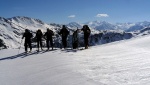 SKIALPINISTICK ELDORDO, Tahle parta veden Hanzem a Salmkem mla neskutenou kliku na poas... Spousta snhu, slunce, lavin i nastoupanch vkovch metr a vypitch kvasnic. Tahle partika si poradila se vm, vetn nro - fotografie 228