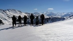 SKIALPINISTICK ELDORDO, Tahle parta veden Hanzem a Salmkem mla neskutenou kliku na poas... Spousta snhu, slunce, lavin i nastoupanch vkovch metr a vypitch kvasnic. Tahle partika si poradila se vm, vetn nro - fotografie 229