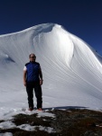 SKIALPINISTICK ELDORDO, Tahle parta veden Hanzem a Salmkem mla neskutenou kliku na poas... Spousta snhu, slunce, lavin i nastoupanch vkovch metr a vypitch kvasnic. Tahle partika si poradila se vm, vetn nro - fotografie 240