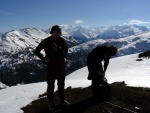 SKIALPINISTICK ELDORDO, Tahle parta veden Hanzem a Salmkem mla neskutenou kliku na poas... Spousta snhu, slunce, lavin i nastoupanch vkovch metr a vypitch kvasnic. Tahle partika si poradila se vm, vetn nro - fotografie 241