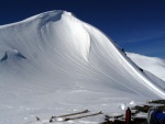 SKIALPINISTICK ELDORDO, Tahle parta veden Hanzem a Salmkem mla neskutenou kliku na poas... Spousta snhu, slunce, lavin i nastoupanch vkovch metr a vypitch kvasnic. Tahle partika si poradila se vm, vetn nro - fotografie 243