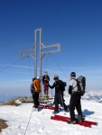 SKIALPINISTICK ELDORDO, Tahle parta veden Hanzem a Salmkem mla neskutenou kliku na poas... Spousta snhu, slunce, lavin i nastoupanch vkovch metr a vypitch kvasnic. Tahle partika si poradila se vm, vetn nro - fotografie 262