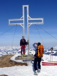 SKIALPINISTICK ELDORDO, Tahle parta veden Hanzem a Salmkem mla neskutenou kliku na poas... Spousta snhu, slunce, lavin i nastoupanch vkovch metr a vypitch kvasnic. Tahle partika si poradila se vm, vetn nro - fotografie 264