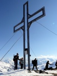 SKIALPINISTICK ELDORDO, Tahle parta veden Hanzem a Salmkem mla neskutenou kliku na poas... Spousta snhu, slunce, lavin i nastoupanch vkovch metr a vypitch kvasnic. Tahle partika si poradila se vm, vetn nro - fotografie 269