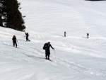 SKIALPINISTICK ELDORDO, Tahle parta veden Hanzem a Salmkem mla neskutenou kliku na poas... Spousta snhu, slunce, lavin i nastoupanch vkovch metr a vypitch kvasnic. Tahle partika si poradila se vm, vetn nro - fotografie 307