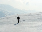 SKIALPINISTICK ELDORDO, Tahle parta veden Hanzem a Salmkem mla neskutenou kliku na poas... Spousta snhu, slunce, lavin i nastoupanch vkovch metr a vypitch kvasnic. Tahle partika si poradila se vm, vetn nro - fotografie 317