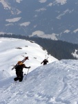 SKIALPINISTICK ELDORDO, Tahle parta veden Hanzem a Salmkem mla neskutenou kliku na poas... Spousta snhu, slunce, lavin i nastoupanch vkovch metr a vypitch kvasnic. Tahle partika si poradila se vm, vetn nro - fotografie 320