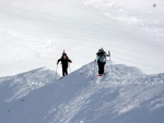 SKIALPINISTICK ELDORDO, Tahle parta veden Hanzem a Salmkem mla neskutenou kliku na poas... Spousta snhu, slunce, lavin i nastoupanch vkovch metr a vypitch kvasnic. Tahle partika si poradila se vm, vetn nro - fotografie 343