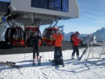 Freeride Kurz KAPRUN 2012, V sobotu pardn poas a praan, kter mohl bt mn jet. Nicmn jsme najeli za vkend asi 300 m po sjezdovce a prmrn sklon jednch svah byl 35. Take jsme projeli vechno zajmav a uili i - fotografie 3