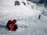 Freeride Kurz KAPRUN 2012, V sobotu pardn poas a praan, kter mohl bt mn jet. Nicmn jsme najeli za vkend asi 300 m po sjezdovce a prmrn sklon jednch svah byl 35. Take jsme projeli vechno zajmav a uili i - fotografie 6