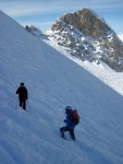 Freeride Kurz KAPRUN 2012, V sobotu pardn poas a praan, kter mohl bt mn jet. Nicmn jsme najeli za vkend asi 300 m po sjezdovce a prmrn sklon jednch svah byl 35. Take jsme projeli vechno zajmav a uili i - fotografie 34