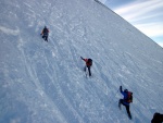 Freeride Kurz KAPRUN 2012, V sobotu pardn poas a praan, kter mohl bt mn jet. Nicmn jsme najeli za vkend asi 300 m po sjezdovce a prmrn sklon jednch svah byl 35. Take jsme projeli vechno zajmav a uili i - fotografie 35