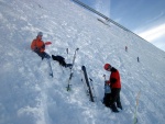 Freeride Kurz KAPRUN 2012, V sobotu pardn poas a praan, kter mohl bt mn jet. Nicmn jsme najeli za vkend asi 300 m po sjezdovce a prmrn sklon jednch svah byl 35. Take jsme projeli vechno zajmav a uili i - fotografie 36